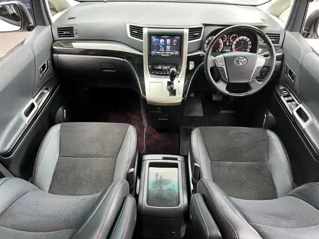 トヨタ ヴェルファイア 2．4Z ゴールデンアイズⅡ 滋賀県 2014(平26)年 5.7万km ホワイトパールクリスタルシャイン 社外8インチナビ/・Bluetooth/CD/DVD/USB/フルセグ/フリップダウンモニター/両側パワースライドドア/パワーバックドア/キセノンライト/ハーフレザーシート/オットマン/ステアリングリモコン/スマートキー/AC１００V電源