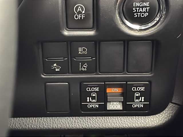トヨタ ノア Si 宮崎県 2017(平29)年 6.6万km 黒 社外9インチナビ(MDV-M906HDL)/AM/FM/CD/DVD/Bluetooth/12.1インチフリップダウンモニター(V12T-R66C)/両側電動パワースライドドア/クルーズコントロール/アイドリングストップ/ドライブレコーダー/ステアリングスイッチ/衝突軽減ブレーキ/車線逸脱警報/電動格納ミラー/オートライト/フロアマット/ドアバイザー/ETC