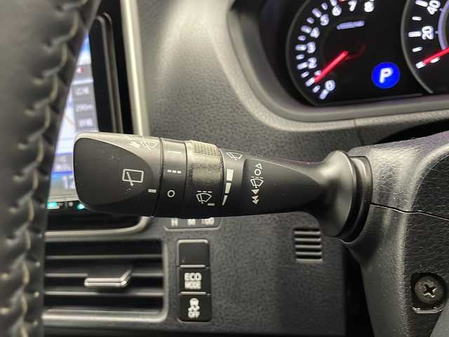 トヨタ ノア Si 宮崎県 2017(平29)年 6.6万km 黒 社外9インチナビ(MDV-M906HDL)/AM/FM/CD/DVD/Bluetooth/12.1インチフリップダウンモニター(V12T-R66C)/両側電動パワースライドドア/クルーズコントロール/アイドリングストップ/ドライブレコーダー/ステアリングスイッチ/衝突軽減ブレーキ/車線逸脱警報/電動格納ミラー/オートライト/フロアマット/ドアバイザー/ETC