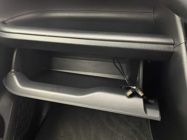 トヨタ ノア Si 宮崎県 2017(平29)年 6.6万km 黒 社外9インチナビ(MDV-M906HDL)/AM/FM/CD/DVD/Bluetooth/12.1インチフリップダウンモニター(V12T-R66C)/両側電動パワースライドドア/クルーズコントロール/アイドリングストップ/ドライブレコーダー/ステアリングスイッチ/衝突軽減ブレーキ/車線逸脱警報/電動格納ミラー/オートライト/フロアマット/ドアバイザー/ETC
