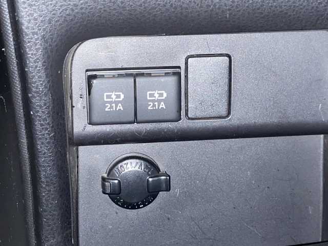 トヨタ ノア Si 宮崎県 2017(平29)年 6.6万km 黒 社外9インチナビ(MDV-M906HDL)/AM/FM/CD/DVD/Bluetooth/12.1インチフリップダウンモニター(V12T-R66C)/両側電動パワースライドドア/クルーズコントロール/アイドリングストップ/ドライブレコーダー/ステアリングスイッチ/衝突軽減ブレーキ/車線逸脱警報/電動格納ミラー/オートライト/フロアマット/ドアバイザー/ETC