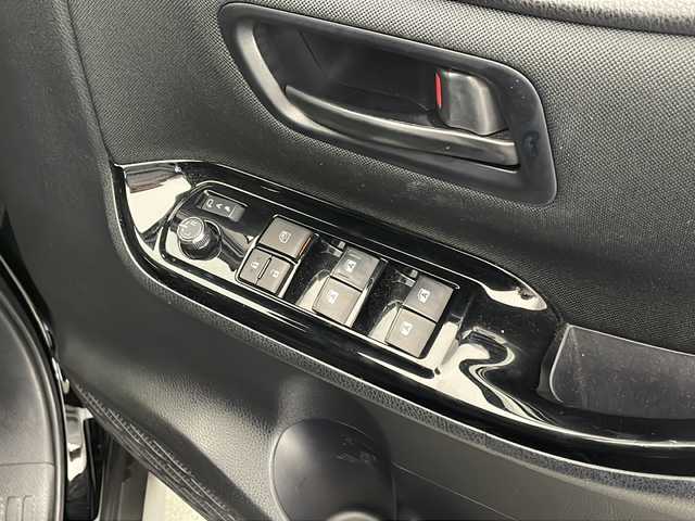 トヨタ ノア Si 宮崎県 2017(平29)年 6.6万km 黒 社外9インチナビ(MDV-M906HDL)/AM/FM/CD/DVD/Bluetooth/12.1インチフリップダウンモニター(V12T-R66C)/両側電動パワースライドドア/クルーズコントロール/アイドリングストップ/ドライブレコーダー/ステアリングスイッチ/衝突軽減ブレーキ/車線逸脱警報/電動格納ミラー/オートライト/フロアマット/ドアバイザー/ETC