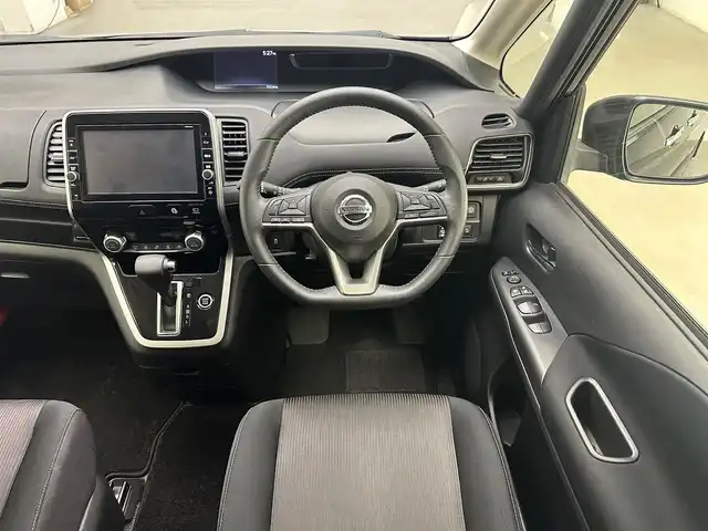 日産 セレナ ハイウェイスター 兵庫県 2017(平29)年 7.6万km ダイヤモンドブラック 純正SDナビ（MM５１６D-L）/（CD、DVD、BD、SD、BT、フルセグ）/両側パワースライドドア/アイドリングストップ/コーナーセンサー/クルーズコントロール/アラウンドビューモニター/エマージェンシーブレーキ/パーキングアシスト/LDW/標識検知/純正フリップダウンモニター/ETC/R・S.Rダウンサス/社外18インチAW/LEDフォグランプ/スペアキー×１/純正フロアマット