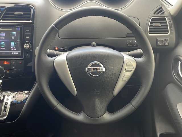 日産 セレナ HWS S HV Vセレ +Sefty 沖縄県 2015(平27)年 8.7万km タイガーアイブラウン 純正8インチナビ(MM514D-L)/（フルセグTV　DVD　Bluetooth）/バックカメラ/ETC/ドライブレコーダー/フリップダウンモニター/クルーズコントロール/両側パワースライドドア/スマートキー/プッシュスタート/ドアバイザー/純正フロアマット/純正16インチアルミホイール/LEDヘッドライト/オートライト