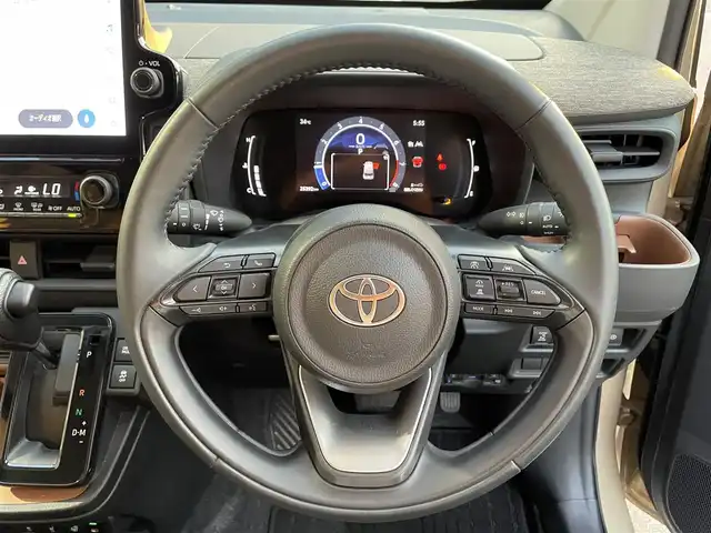 トヨタ シエンタ Z 滋賀県 2024(令6)年 2.6万km ベージュ 純正10.5インチナビ/・Bluetooth/USB/フルセグ/Miracast/全方位カメラ/両側パワースライドドア/ブラインドスポットモニター/前後コーナーセンサー/シートヒーター/ステアリングヒーター/前後ドライブレコーダー/追従付クルーズコントトール/ステアリングリモコン/スマートキー/プッシュスタート