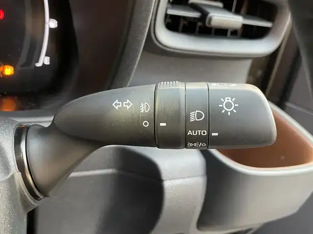 トヨタ シエンタ Z 滋賀県 2024(令6)年 2.6万km ベージュ 純正10.5インチナビ/・Bluetooth/USB/フルセグ/Miracast/全方位カメラ/両側パワースライドドア/ブラインドスポットモニター/前後コーナーセンサー/シートヒーター/ステアリングヒーター/前後ドライブレコーダー/追従付クルーズコントトール/ステアリングリモコン/スマートキー/プッシュスタート