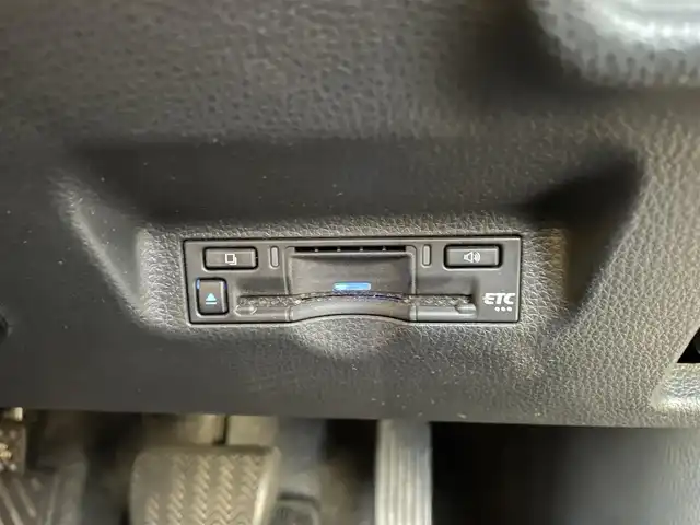 トヨタ シエンタ Z 滋賀県 2024(令6)年 2.6万km ベージュ 純正10.5インチナビ/・Bluetooth/USB/フルセグ/Miracast/全方位カメラ/両側パワースライドドア/ブラインドスポットモニター/前後コーナーセンサー/シートヒーター/ステアリングヒーター/前後ドライブレコーダー/追従付クルーズコントトール/ステアリングリモコン/スマートキー/プッシュスタート