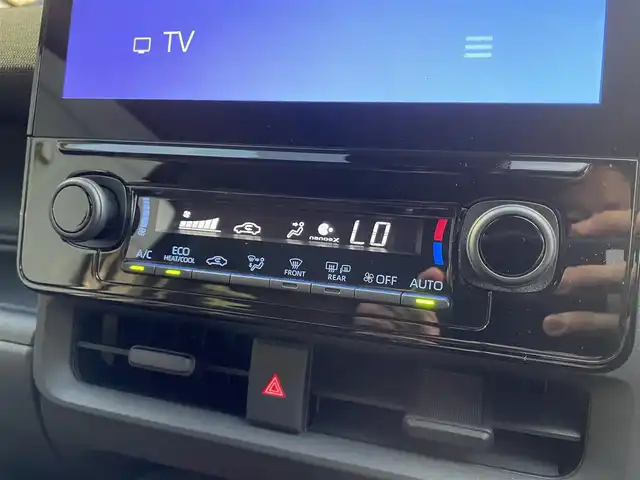 トヨタ シエンタ Z 滋賀県 2024(令6)年 2.6万km ベージュ 純正10.5インチナビ/・Bluetooth/USB/フルセグ/Miracast/全方位カメラ/両側パワースライドドア/ブラインドスポットモニター/前後コーナーセンサー/シートヒーター/ステアリングヒーター/前後ドライブレコーダー/追従付クルーズコントトール/ステアリングリモコン/スマートキー/プッシュスタート