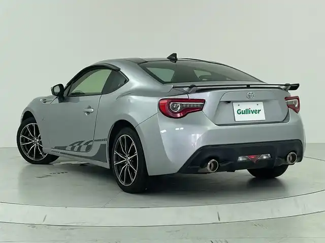 トヨタ ８６ GT リミテッド 大阪府 2017(平29)年 1.8万km アイスシルバーメタリック 社外ナビ（CD/DVD）/フルセグTV/バックカメラ/クルーズコントロール/LEDヘッドライト/フォグランプ/ハーフレザーシート/シートヒーター/純正17インチアルミホイール/パドルシフト/革巻きステアリング/スマートキー/ETC2.0