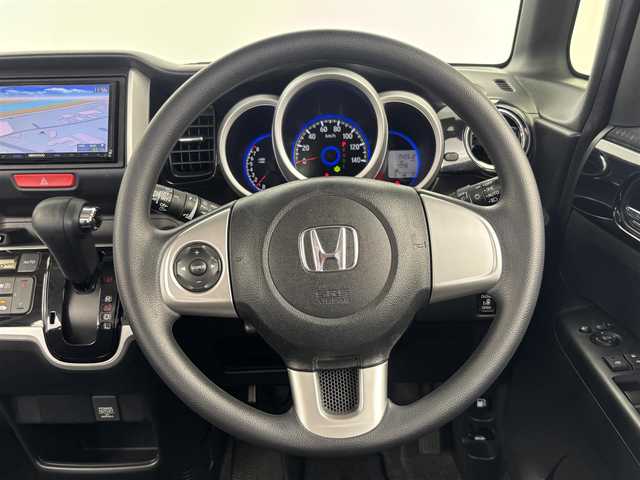 ホンダ Ｎ ＢＯＸ カスタム G Lパッケージ 大分県 2015(平27)年 4.6万km スマートブラック 社外ナビ/（フルセグ/CD/DVD/Bluetooth）/片側パワースライドドア/バックカメラ/ETC/オートリトラミラー/オートライト/ステアリングスイッチ/プッシュスタート・スマートキー/純正アルミホイール/純正フロアマット