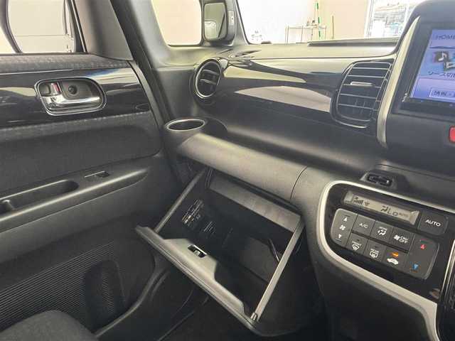 ホンダ Ｎ ＢＯＸ カスタム G Lパッケージ 大分県 2015(平27)年 4.6万km スマートブラック 社外ナビ/（フルセグ/CD/DVD/Bluetooth）/片側パワースライドドア/バックカメラ/ETC/オートリトラミラー/オートライト/ステアリングスイッチ/プッシュスタート・スマートキー/純正アルミホイール/純正フロアマット
