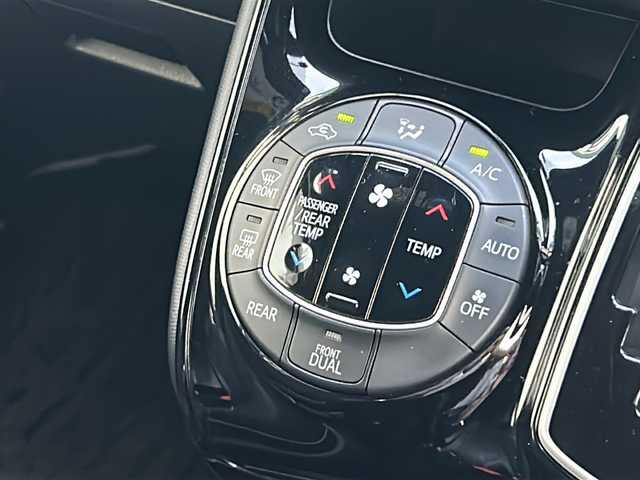 トヨタ ノア Si ダブルバイビー 福岡県 2018(平30)年 3.4万km ホワイトパールクリスタルシャイン 純正ナビ7インチ(AM/FM/CD/DVD/TV)/社外フリップダウン/バックカメラ/純正ドライブレコーダー/衝突軽減ブレーキ/ビルトインETC/両側パワースライドドア/クルーズコントロール/オートライト/オートマチックハイビーム