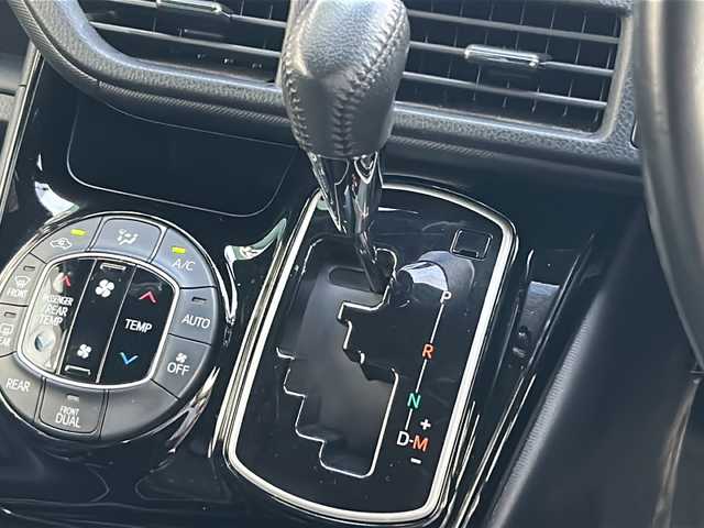 トヨタ ノア Si ダブルバイビー 福岡県 2018(平30)年 3.4万km ホワイトパールクリスタルシャイン 純正ナビ7インチ(AM/FM/CD/DVD/TV)/社外フリップダウン/バックカメラ/純正ドライブレコーダー/衝突軽減ブレーキ/ビルトインETC/両側パワースライドドア/クルーズコントロール/オートライト/オートマチックハイビーム