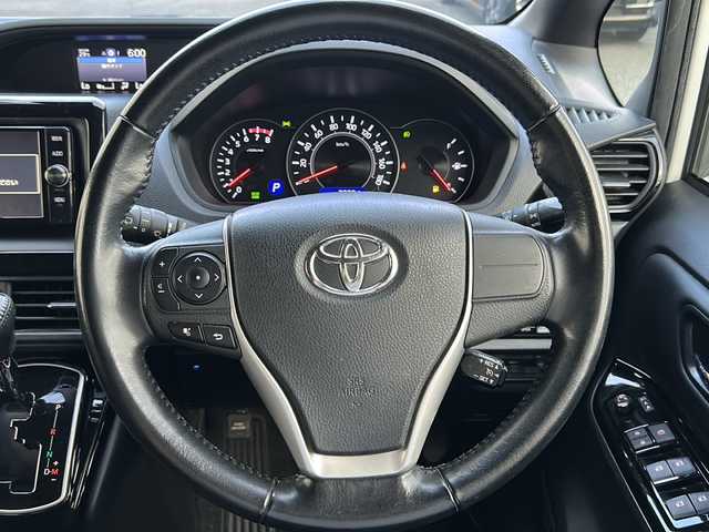 トヨタ ノア Si ダブルバイビー 福岡県 2018(平30)年 3.4万km ホワイトパールクリスタルシャイン 純正ナビ7インチ(AM/FM/CD/DVD/TV)/社外フリップダウン/バックカメラ/純正ドライブレコーダー/衝突軽減ブレーキ/ビルトインETC/両側パワースライドドア/クルーズコントロール/オートライト/オートマチックハイビーム