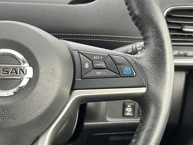 日産 セレナ e－パワー ハイウェイスター V 宮城県 2018(平30)年 7万km ブリリアントホワイトパール プロパイロット/アラウンドビューモニター/エマージェンシーブレーキ/車線逸脱警報/オートハイビーム/駐車支援システム/デジタルインナーミラー/純正フリップダウンモニター/純正9インチナビ/・CD.DVD.SD.BT/フルセグTV/両側パワースライドドア/前席シートヒーター/ステアリングヒーター/ステアリングスイッチ/LEDヘッドライト/LEDフォグランプ/ドライブレコーダー/ビルトインETC/横滑り防止装置/スマートキー2個/純正15インチアルミホイール/純正フロアマット/シートバックテーブル/ロールサンシェード