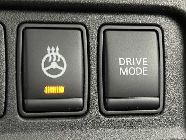 日産 セレナ e－パワー ハイウェイスター V 宮城県 2018(平30)年 7万km ブリリアントホワイトパール プロパイロット/アラウンドビューモニター/エマージェンシーブレーキ/車線逸脱警報/オートハイビーム/駐車支援システム/デジタルインナーミラー/純正フリップダウンモニター/純正9インチナビ/・CD.DVD.SD.BT/フルセグTV/両側パワースライドドア/前席シートヒーター/ステアリングヒーター/ステアリングスイッチ/LEDヘッドライト/LEDフォグランプ/ドライブレコーダー/ビルトインETC/横滑り防止装置/スマートキー2個/純正15インチアルミホイール/純正フロアマット/シートバックテーブル/ロールサンシェード