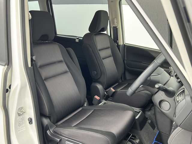 日産 セレナ e－パワー ハイウェイスター V 宮城県 2018(平30)年 7万km ブリリアントホワイトパール プロパイロット/アラウンドビューモニター/エマージェンシーブレーキ/車線逸脱警報/オートハイビーム/駐車支援システム/デジタルインナーミラー/純正フリップダウンモニター/純正9インチナビ/・CD.DVD.SD.BT/フルセグTV/両側パワースライドドア/前席シートヒーター/ステアリングヒーター/ステアリングスイッチ/LEDヘッドライト/LEDフォグランプ/ドライブレコーダー/ビルトインETC/横滑り防止装置/スマートキー2個/純正15インチアルミホイール/純正フロアマット/シートバックテーブル/ロールサンシェード