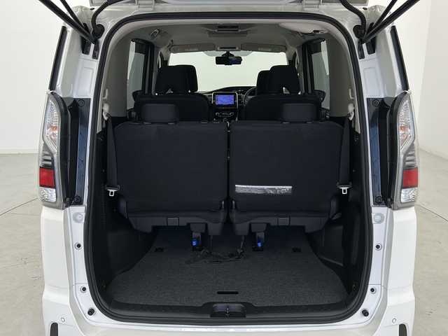 日産 セレナ e－パワー ハイウェイスター V 宮城県 2018(平30)年 7万km ブリリアントホワイトパール プロパイロット/アラウンドビューモニター/エマージェンシーブレーキ/車線逸脱警報/オートハイビーム/駐車支援システム/デジタルインナーミラー/純正フリップダウンモニター/純正9インチナビ/・CD.DVD.SD.BT/フルセグTV/両側パワースライドドア/前席シートヒーター/ステアリングヒーター/ステアリングスイッチ/LEDヘッドライト/LEDフォグランプ/ドライブレコーダー/ビルトインETC/横滑り防止装置/スマートキー2個/純正15インチアルミホイール/純正フロアマット/シートバックテーブル/ロールサンシェード