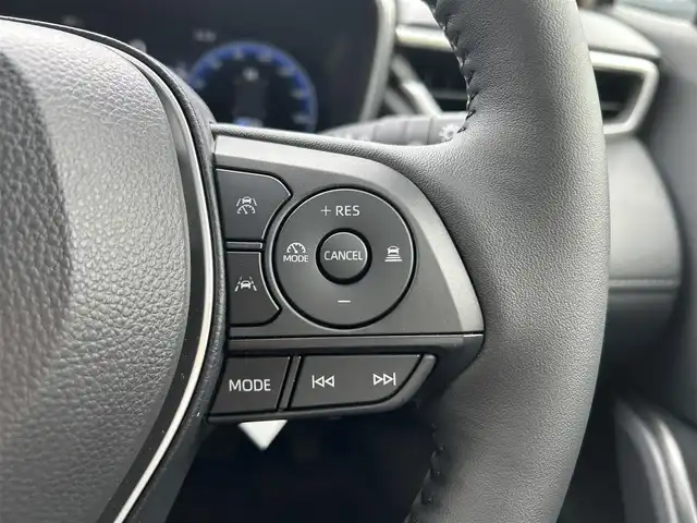 トヨタ カローラ クロス ハイブリッド Z 愛媛県 2025(令7)年 0.1千km 茶 純正10.5型ディスプレイオーディオ/全周囲カメラ/半革温冷電動シート/トヨタセーフティセンス/シグナルロードプロジェクション/レーダークルーズコントロール/ブラインドスポットモニター/アドバンストパーク/ワイヤレス充電/電動リアゲート/ステアリングヒーター/ステアリングリモコン/電格ミラー/ヒートミラー/ルーフレール/ETC2.0/電動パーキングブレーキ/TypeC入力端子/現状サマー(純正AW)(225/50R18)/MICHELIN PRIMACY4