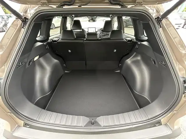 トヨタ カローラ クロス ハイブリッド Z 愛媛県 2025(令7)年 0.1千km 茶 純正10.5型ディスプレイオーディオ/全周囲カメラ/半革温冷電動シート/トヨタセーフティセンス/シグナルロードプロジェクション/レーダークルーズコントロール/ブラインドスポットモニター/アドバンストパーク/ワイヤレス充電/電動リアゲート/ステアリングヒーター/ステアリングリモコン/電格ミラー/ヒートミラー/ルーフレール/ETC2.0/電動パーキングブレーキ/TypeC入力端子/現状サマー(純正AW)(225/50R18)/MICHELIN PRIMACY4