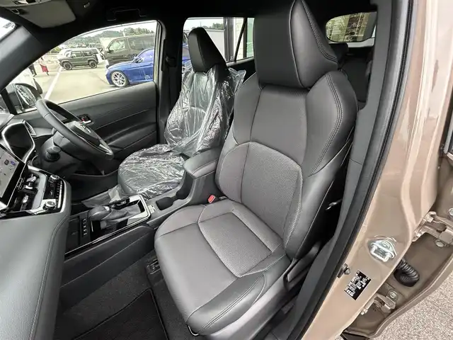 トヨタ カローラ クロス ハイブリッド Z 愛媛県 2025(令7)年 0.1千km 茶 純正10.5型ディスプレイオーディオ/全周囲カメラ/半革温冷電動シート/トヨタセーフティセンス/シグナルロードプロジェクション/レーダークルーズコントロール/ブラインドスポットモニター/アドバンストパーク/ワイヤレス充電/電動リアゲート/ステアリングヒーター/ステアリングリモコン/電格ミラー/ヒートミラー/ルーフレール/ETC2.0/電動パーキングブレーキ/TypeC入力端子/現状サマー(純正AW)(225/50R18)/MICHELIN PRIMACY4