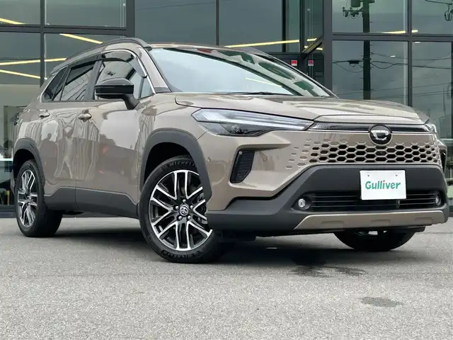 トヨタ カローラ クロス ハイブリッド Z 愛媛県 2025(令7)年 0.1千km 茶 純正10.5型ディスプレイオーディオ/全周囲カメラ/半革温冷電動シート/トヨタセーフティセンス/シグナルロードプロジェクション/レーダークルーズコントロール/ブラインドスポットモニター/アドバンストパーク/ワイヤレス充電/電動リアゲート/ステアリングヒーター/ステアリングリモコン/電格ミラー/ヒートミラー/ルーフレール/ETC2.0/電動パーキングブレーキ/TypeC入力端子/現状サマー(純正AW)(225/50R18)/MICHELIN PRIMACY4