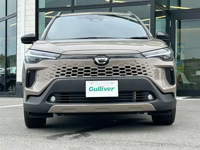 トヨタ カローラ クロス ハイブリッド Z 愛媛県 2025(令7)年 0.1千km 茶 純正10.5型ディスプレイオーディオ/全周囲カメラ/半革温冷電動シート/トヨタセーフティセンス/シグナルロードプロジェクション/レーダークルーズコントロール/ブラインドスポットモニター/アドバンストパーク/ワイヤレス充電/電動リアゲート/ステアリングヒーター/ステアリングリモコン/電格ミラー/ヒートミラー/ルーフレール/ETC2.0/電動パーキングブレーキ/TypeC入力端子/現状サマー(純正AW)(225/50R18)/MICHELIN PRIMACY4