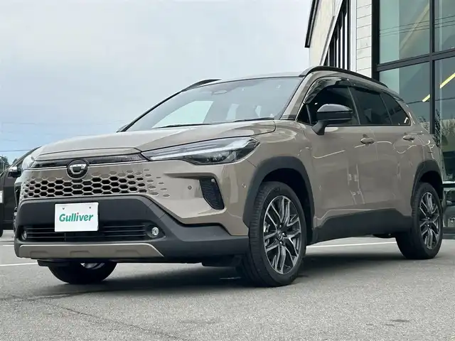 トヨタ カローラ クロス ハイブリッド Z 愛媛県 2025(令7)年 0.1千km 茶 純正10.5型ディスプレイオーディオ/全周囲カメラ/半革温冷電動シート/トヨタセーフティセンス/シグナルロードプロジェクション/レーダークルーズコントロール/ブラインドスポットモニター/アドバンストパーク/ワイヤレス充電/電動リアゲート/ステアリングヒーター/ステアリングリモコン/電格ミラー/ヒートミラー/ルーフレール/ETC2.0/電動パーキングブレーキ/TypeC入力端子/現状サマー(純正AW)(225/50R18)/MICHELIN PRIMACY4