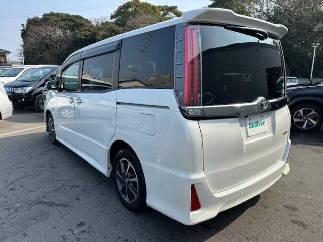 トヨタ ノア Si ダブルバイビーⅡ 大阪府 2020(令2)年 3.4万km ホワイトパールクリスタルシャイン 純正9型ナビ（フルセグ/Bluetooth/CD/SD）/純正12インチフリップダウンモニター/バックカメラ/クルーズコントロール/プリクラッシュセーフティブレーキ/レーンキープアシスト/横滑り防止装置/コーナーセンサー/両側パワースライド/WAC/LEDヘッドライト/オートライト/オートマチックハイビーム/純正アルミホイール/ドライブレコーダー/ビルトインETC/盗難防止装置/スマートキー×2/プッシュスタート