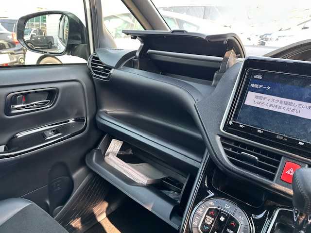 トヨタ ノア Si ダブルバイビーⅡ 大阪府 2020(令2)年 3.4万km ホワイトパールクリスタルシャイン 純正9型ナビ（フルセグ/Bluetooth/CD/SD）/純正12インチフリップダウンモニター/バックカメラ/クルーズコントロール/プリクラッシュセーフティブレーキ/レーンキープアシスト/横滑り防止装置/コーナーセンサー/両側パワースライド/WAC/LEDヘッドライト/オートライト/オートマチックハイビーム/純正アルミホイール/ドライブレコーダー/ビルトインETC/盗難防止装置/スマートキー×2/プッシュスタート