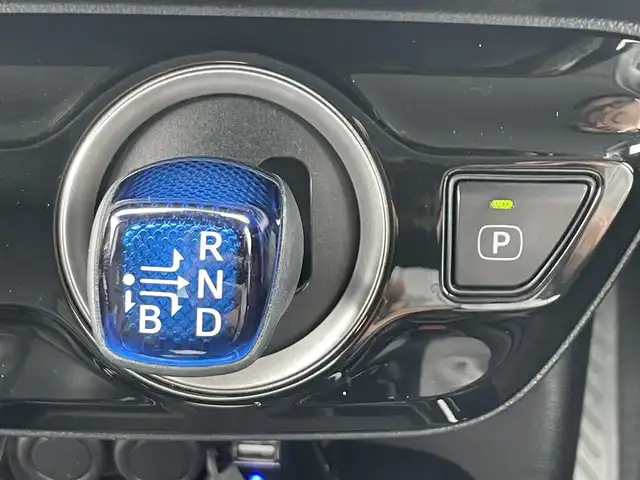 トヨタ プリウス ＰＨＶ S セーフティプラス 滋賀県 2018(平30)年 4.9万km アティチュードブラックマイカ ALPINE9インチナビ/(フルセグ/Bluetooth/CD/DVD)/トヨタセーフティーセンス/・プリクラッシュセーフティ/・レーダークルーズコントロール/・レーンキープアシスト/・Autoハイビーム/LEDオートライト/フォグ/ドラレコ付きデジタルインナーミラー/前席シートヒーター/ステアリングヒーター/バックカメラ/電動格納ミラー/純正フロアマット/ドアバイザー/ETC/充電ケーブル付き/スペアキー