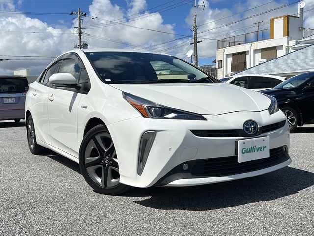 トヨタ プリウス Sツーリングセレクション 沖縄県 2019(平31)年 4.6万km ホワイトパールクリスタルシャイン 純正ナビ　/（ＡＭ／ＦＭ／ＣＤ／ＤＶＤ／ＢＴ）　/バックモニター　/フルセグＴＶ　/ドラレコ　/コーナーセンサー　/クルーズコントロール　/ＥＴＣ　/レザーシート　/シートヒーター　/エアシート　/純正フロアマット/純正17AW/オートライト/スマートキー/LEDヘッドライト/レーンキープアシスト