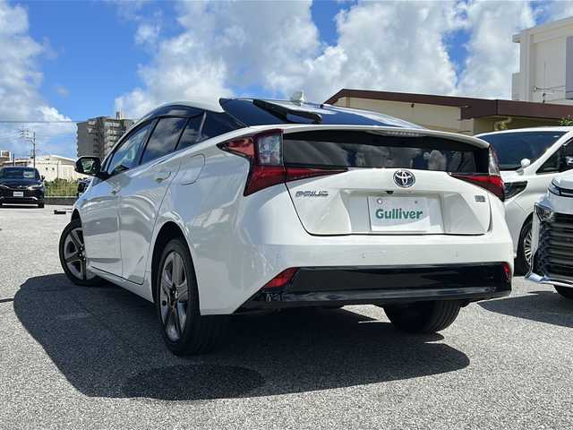 トヨタ プリウス Sツーリングセレクション 沖縄県 2019(平31)年 4.6万km ホワイトパールクリスタルシャイン 純正ナビ　/（ＡＭ／ＦＭ／ＣＤ／ＤＶＤ／ＢＴ）　/バックモニター　/フルセグＴＶ　/ドラレコ　/コーナーセンサー　/クルーズコントロール　/ＥＴＣ　/レザーシート　/シートヒーター　/エアシート　/純正フロアマット/純正17AW/オートライト/スマートキー/LEDヘッドライト/レーンキープアシスト