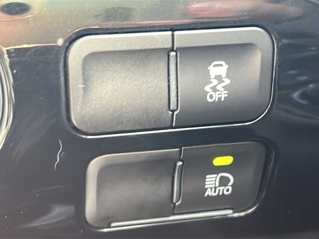 トヨタ プリウス Sツーリングセレクション 沖縄県 2019(平31)年 4.6万km ホワイトパールクリスタルシャイン 純正ナビ　/（ＡＭ／ＦＭ／ＣＤ／ＤＶＤ／ＢＴ）　/バックモニター　/フルセグＴＶ　/ドラレコ　/コーナーセンサー　/クルーズコントロール　/ＥＴＣ　/レザーシート　/シートヒーター　/エアシート　/純正フロアマット/純正17AW/オートライト/スマートキー/LEDヘッドライト/レーンキープアシスト