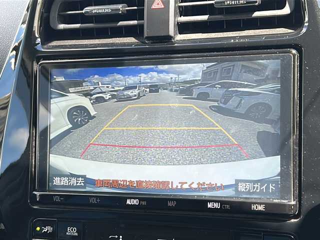 トヨタ プリウス Sツーリングセレクション 沖縄県 2019(平31)年 4.6万km ホワイトパールクリスタルシャイン 純正ナビ　/（ＡＭ／ＦＭ／ＣＤ／ＤＶＤ／ＢＴ）　/バックモニター　/フルセグＴＶ　/ドラレコ　/コーナーセンサー　/クルーズコントロール　/ＥＴＣ　/レザーシート　/シートヒーター　/エアシート　/純正フロアマット/純正17AW/オートライト/スマートキー/LEDヘッドライト/レーンキープアシスト