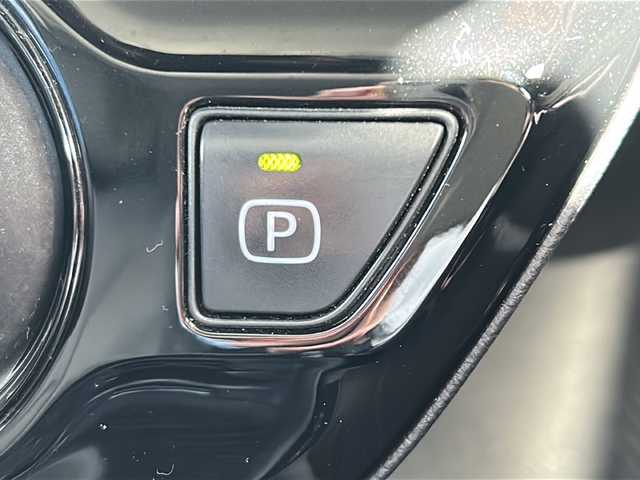 トヨタ プリウス Sツーリングセレクション 沖縄県 2019(平31)年 4.6万km ホワイトパールクリスタルシャイン 純正ナビ　/（ＡＭ／ＦＭ／ＣＤ／ＤＶＤ／ＢＴ）　/バックモニター　/フルセグＴＶ　/ドラレコ　/コーナーセンサー　/クルーズコントロール　/ＥＴＣ　/レザーシート　/シートヒーター　/エアシート　/純正フロアマット/純正17AW/オートライト/スマートキー/LEDヘッドライト/レーンキープアシスト