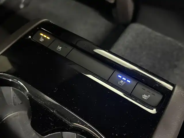 マツダ ＣＸ－８ XD エクスクルーシブモード 三重県 2020(令2)年 3.5万km ソウルレッドクリスタルM 2.2L ディーゼルターボ/FF/MTモード付フロア6AT/BOSEサウンドシステム/純正8インチナビ/（FM/AM/aha/Stitcher/Bluetooth/USB/CD/AUX/DVD/TV）/360°ビュー・モニター/ETC/安全/・スマートブレーキサポート/・AT誤発進抑制制御（前進・後退時）/・アダプティブLEDヘッドライト［ALH］/・ハイビームコントロールシステム［HBC］/・ブラインドスポットモニタリング［BSM］/・リアクロストラフィックアラート［RCTA］/・車線逸脱警報［LDWS］/・レーンキープアシスト［LAS］/・交通標識認識［TSR］/・レーダークルーズ［MRCC］/・ドライバーアテンションアラート［DAA］/・パーキングセンサーシステム（前後）/装備/・ナッパレザーシート（ブラック）/・パワーリフトゲート/・シートヒーター / ベンチレーション（D/N/2nd）/・パワーシート（D、N:8way/2nd:4way）/・ステアリングヒーター/・HUD/・オートライト/・LEDヘッドライト＆フロントフォグライト/・オートワイパー/・ルーフレール/・後席オートエアコン/・純正19inAW/・保/取/ナビ取/・プッシュスタート/・スマートキーx2/など