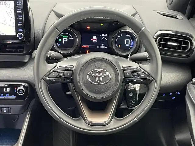 トヨタ ヤリス ハイブリッド Z 愛知県 2020(令2)年 5.6万km センシュアルレッドマイカ 純正８型ナビ　全方位カメラ　追従クルコン　セーフティセンス　禁煙車　フルセグＴＶ　Ｂｌｕｅｔｏｏｔｈ　コーナーセンサー　パーキングアシスト　車線逸脱　衝突軽減　シートヒーター　ドラレコ　ＬＥＤライト　純正フロアマット　スマートキー　プッシュスタート