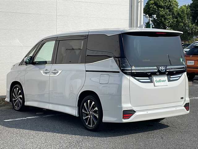 トヨタ ヴォクシー ハイブリッド S－Z 千葉県 2023(令5)年 0.9万km ホワイトパールクリスタルシャイン 10.5インチナビ  バックカメラ フルセグTV 両側パワースライドドア シートヒーター 2.0ETC BT レーダークルーズ タイプC AC100V 17インチAW オートライト LEDライト