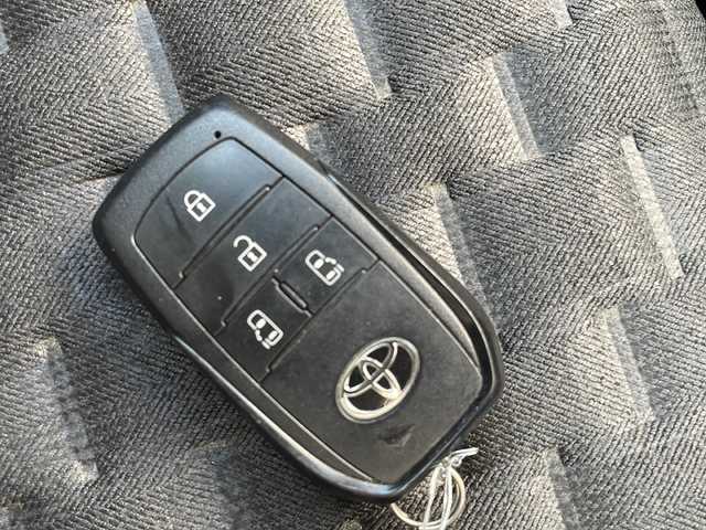 トヨタ ヴォクシー ハイブリッド S－Z 千葉県 2023(令5)年 0.9万km ホワイトパールクリスタルシャイン 10.5インチナビ  バックカメラ フルセグTV 両側パワースライドドア シートヒーター 2.0ETC BT レーダークルーズ タイプC AC100V 17インチAW オートライト LEDライト