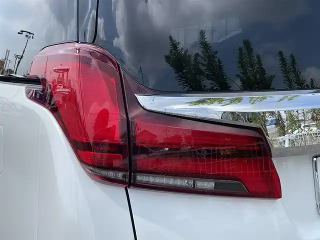 トヨタ アルファード S Cパッケージ 茨城県 2020(令2)年 3.5万km ホワイトパールクリスタルシャイン 純正ナビ/【AM・FM・CD・DVD・USB・BT・TV】/サンルーフ/電動リア/フリップダウンモニター/パワーシート/シートメモリ/シートヒーター/エアシート/ステアリングヒーター/オットマン/両側パワスラ/レーダークルコン/ETC/Bカメラ/デジタルインナーミラー/前後コーナーセンサー/BSM/純正アルミスタッドレスタイヤ積み込み