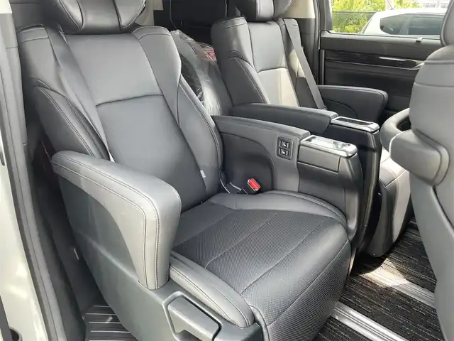 トヨタ アルファード S Cパッケージ 茨城県 2020(令2)年 3.5万km ホワイトパールクリスタルシャイン 純正ナビ/【AM・FM・CD・DVD・USB・BT・TV】/サンルーフ/電動リア/フリップダウンモニター/パワーシート/シートメモリ/シートヒーター/エアシート/ステアリングヒーター/オットマン/両側パワスラ/レーダークルコン/ETC/Bカメラ/デジタルインナーミラー/前後コーナーセンサー/BSM/純正アルミスタッドレスタイヤ積み込み