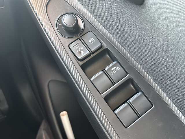 マツダ マツダ２ 15BD 静岡県 2024(令6)年 0.1千km グレーⅡ 純正ナビ/・ラジオ/フルセグTV/USB/Bluetooth/スマホ連携/主要装備/・スマートシティブレーキサポート/・全方位カメラ　/・ステアリングリモコン　/・ＬＥＤヘッドライト　/・アイドリングストップ　/・レーンキープアシスト　/・コーナーセンサー　/・ＢＳＭ　/・オートライト　/・プッシュスタート　/・スマートキー　/・純正アルミキャップ/・SOSコール
