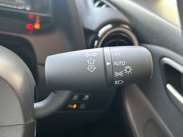 マツダ マツダ２ 15BD 静岡県 2024(令6)年 0.1千km グレーⅡ 純正ナビ/・ラジオ/フルセグTV/USB/Bluetooth/スマホ連携/主要装備/・スマートシティブレーキサポート/・全方位カメラ　/・ステアリングリモコン　/・ＬＥＤヘッドライト　/・アイドリングストップ　/・レーンキープアシスト　/・コーナーセンサー　/・ＢＳＭ　/・オートライト　/・プッシュスタート　/・スマートキー　/・純正アルミキャップ/・SOSコール