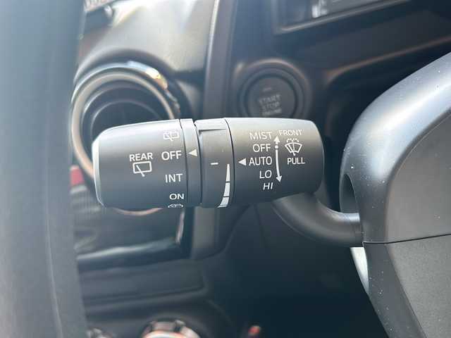 マツダ マツダ２ 15BD 静岡県 2024(令6)年 0.1千km グレーⅡ 純正ナビ/・ラジオ/フルセグTV/USB/Bluetooth/スマホ連携/主要装備/・スマートシティブレーキサポート/・全方位カメラ　/・ステアリングリモコン　/・ＬＥＤヘッドライト　/・アイドリングストップ　/・レーンキープアシスト　/・コーナーセンサー　/・ＢＳＭ　/・オートライト　/・プッシュスタート　/・スマートキー　/・純正アルミキャップ/・SOSコール