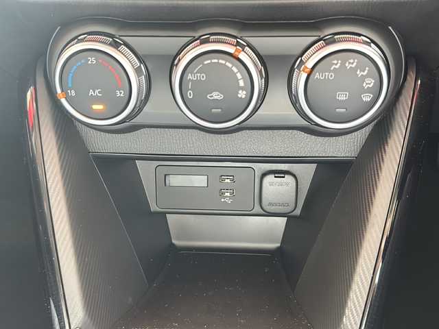 マツダ マツダ２ 15BD 静岡県 2024(令6)年 0.1千km グレーⅡ 純正ナビ/・ラジオ/フルセグTV/USB/Bluetooth/スマホ連携/主要装備/・スマートシティブレーキサポート/・全方位カメラ　/・ステアリングリモコン　/・ＬＥＤヘッドライト　/・アイドリングストップ　/・レーンキープアシスト　/・コーナーセンサー　/・ＢＳＭ　/・オートライト　/・プッシュスタート　/・スマートキー　/・純正アルミキャップ/・SOSコール