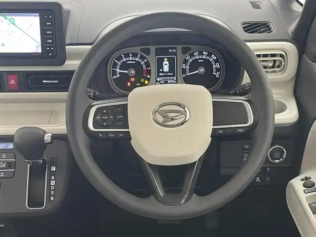 ダイハツ ムーヴ キャンバス ストライプス G 愛知県 2024(令6)年 0.8万km シャイニングホワイトパール/サンドベージュメタリック 社外ナビ　スマアシIII　シートヒーター　全方位カメラ　禁煙車　フルセグＴＶ　ＤＶＤ　Ｂｌｕｅｔｏｏｔｈ　ＵＳＢ　ドリンクホルダーヒーター　両側パワスラ　オートハイビーム　車線逸脱　衝突軽減　ＬＥＤライト　フォグランプ　社外マット カーテンエアバッグ