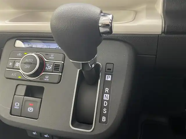 ダイハツ ムーヴ キャンバス ストライプス G 愛知県 2024(令6)年 0.8万km シャイニングホワイトパール/サンドベージュメタリック 社外ナビ　スマアシIII　シートヒーター　全方位カメラ　禁煙車　フルセグＴＶ　ＤＶＤ　Ｂｌｕｅｔｏｏｔｈ　ＵＳＢ　ドリンクホルダーヒーター　両側パワスラ　オートハイビーム　車線逸脱　衝突軽減　ＬＥＤライト　フォグランプ　社外マット カーテンエアバッグ