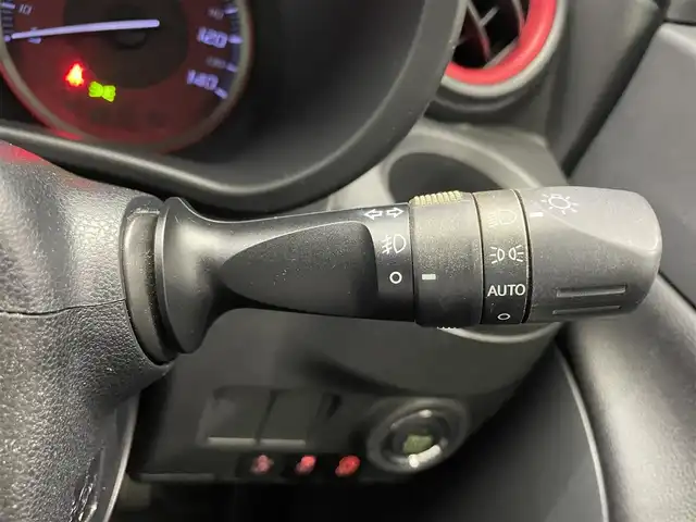 ダイハツ キャスト スポーツ SAⅡ 鹿児島県 2017(平29)年 3.7万km パールホワイトⅢ 禁煙車　/ＭＯＭＯステアリング　/純正ディスプレイオーディオ　/ハーフレザーシート　/シートヒーター　/パドルシフト　/カーボン調ルーフ　/フロントフォグランプ　/足回り防錆加工　/スマアシII　/スマートキー　/純正アルミ/LEDヘッドライト/アイドリングストップ