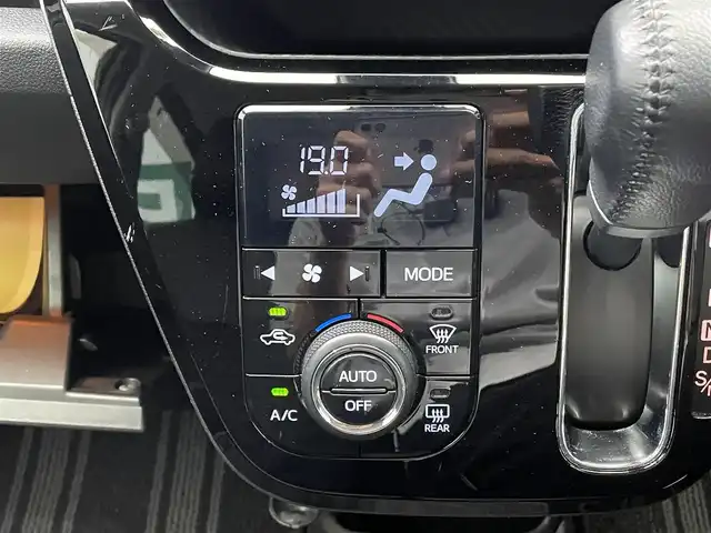 ダイハツ キャスト スポーツ SAⅡ 鹿児島県 2017(平29)年 3.7万km パールホワイトⅢ 禁煙車　/ＭＯＭＯステアリング　/純正ディスプレイオーディオ　/ハーフレザーシート　/シートヒーター　/パドルシフト　/カーボン調ルーフ　/フロントフォグランプ　/足回り防錆加工　/スマアシII　/スマートキー　/純正アルミ/LEDヘッドライト/アイドリングストップ